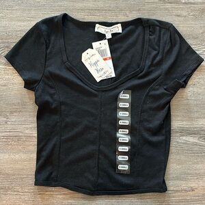 Black cropped T shirt ribbed